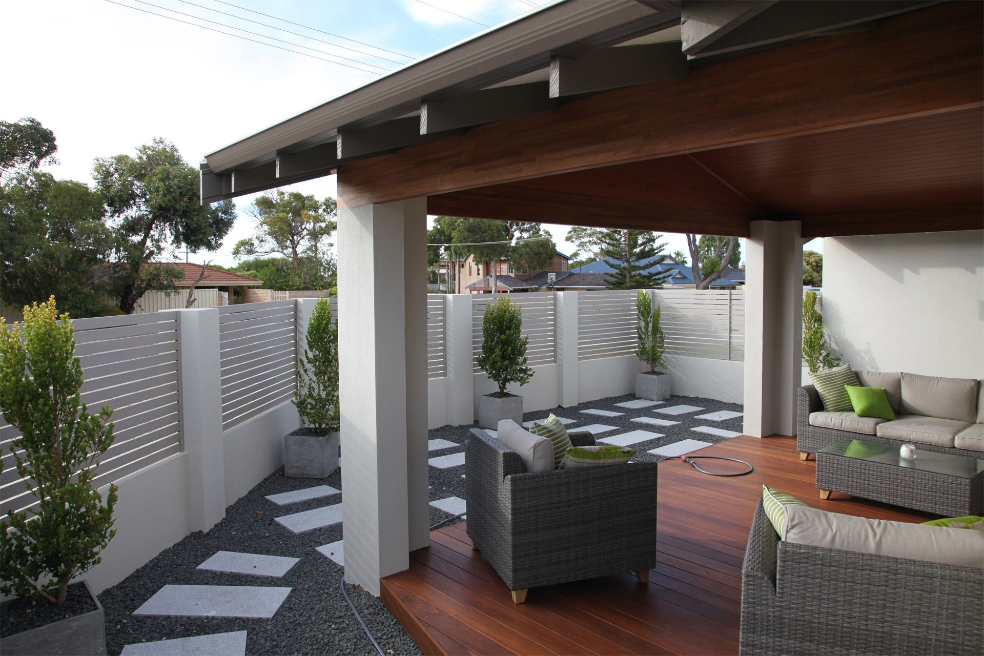 Modern Outdoor Area with Light Grey Aluminium Slats