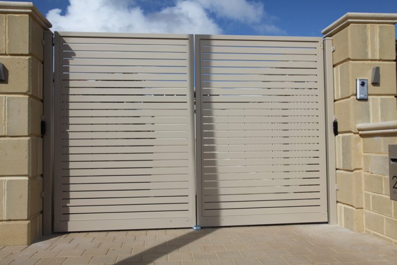 Coloured Aluminium Slat Gate with Security System