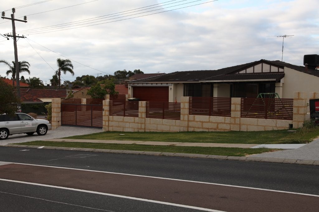 Cedar Sliding Gate and Slats - 10 Bays | Waterford Drive