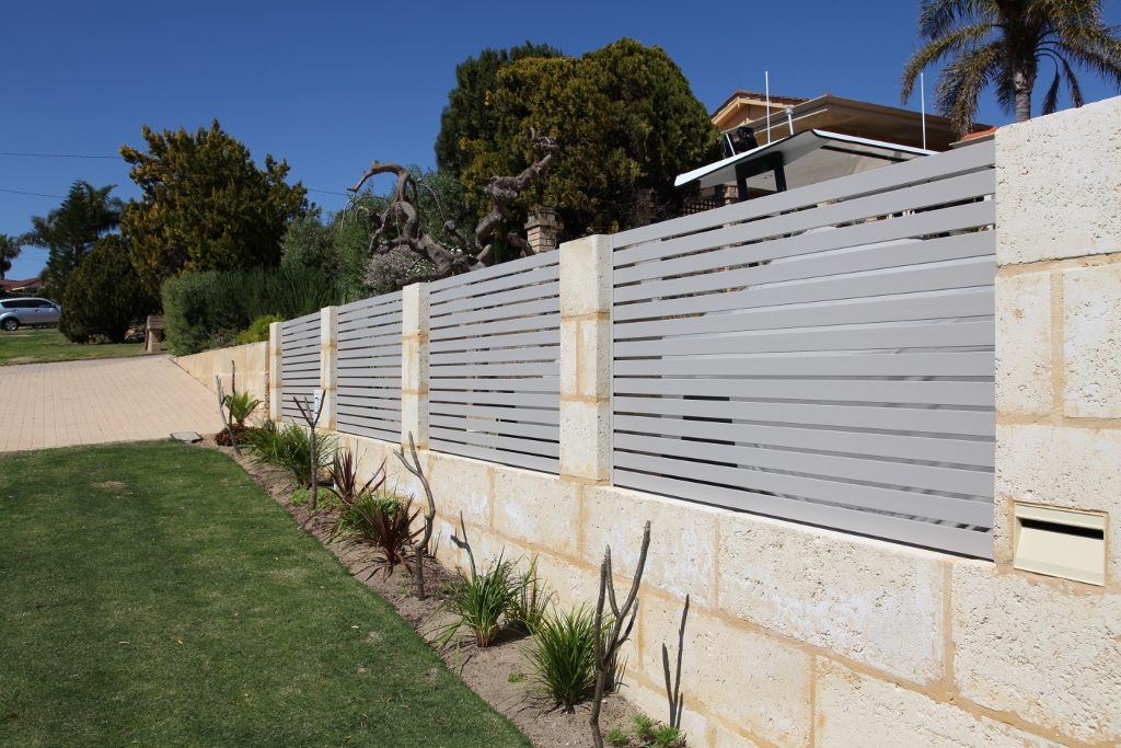 Dune Slat Bays in Sandstone Wall | Waterford Drive